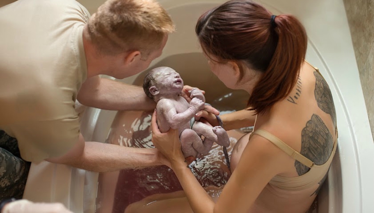 13 Stunning Photos That Perfectly Capture the Beauty of Giving Birth
