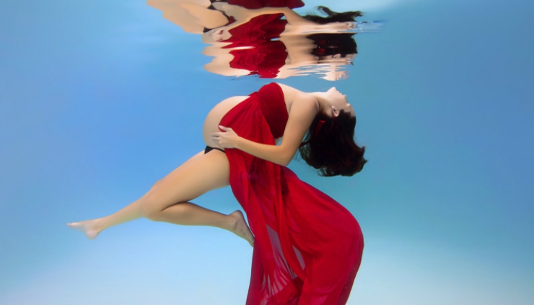 Dream of Every Mom-To-Be: Stunning Underwater Pregnancy Photos