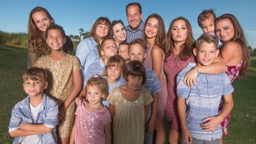 Meet the ‘Super Mom’ With 16 Kids