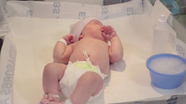 How to Give a Newborn a Sponge Bath
