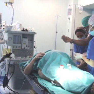 64-Year-Old Spanish Woman Gives Birth to Healthy Twins