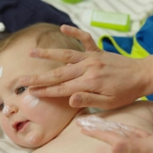 How to Put Sunscreen on a Baby?